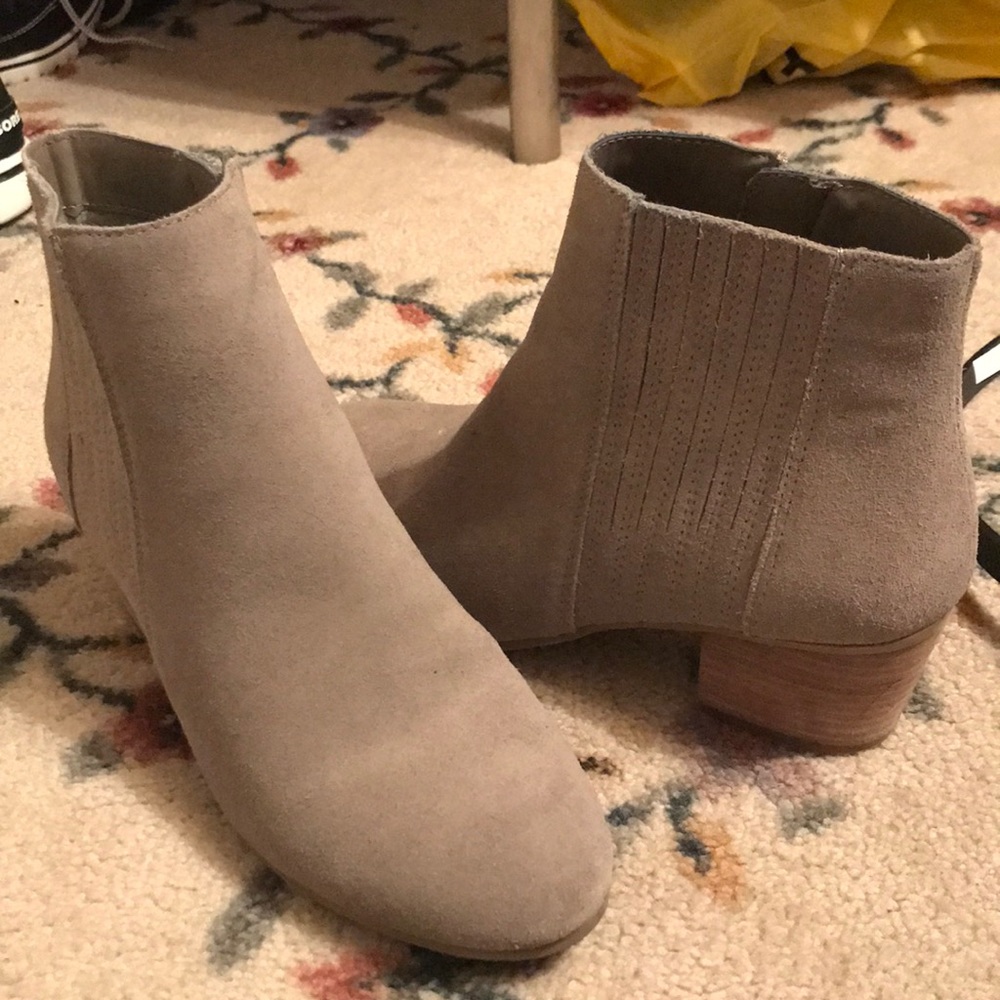 Crown vintage light gray booties